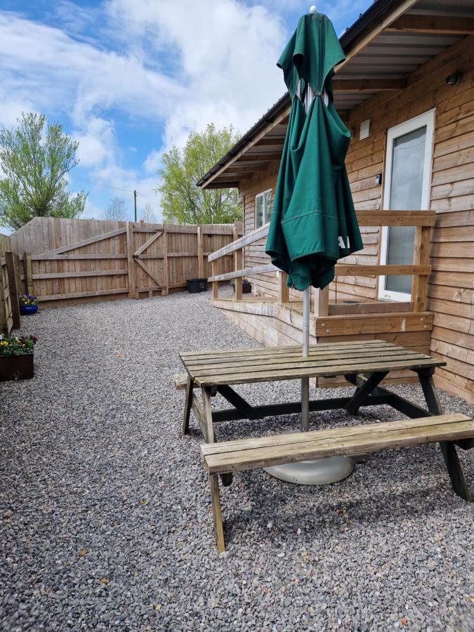 Featheredge Corner Lodge Вэллс Экстерьер фото