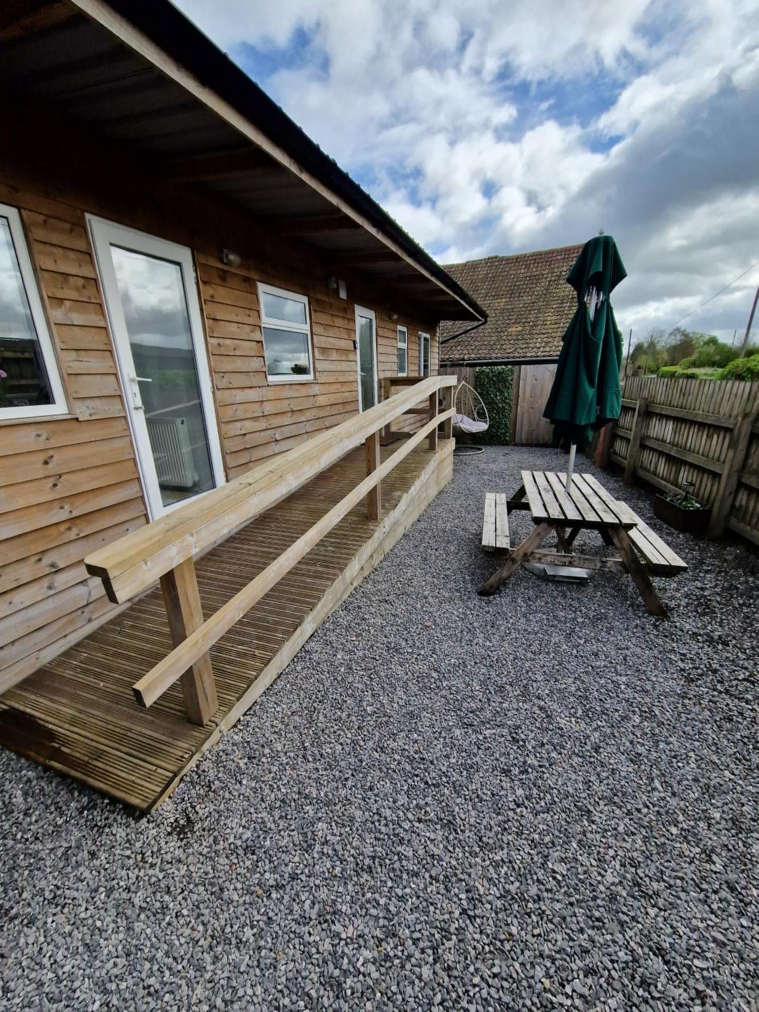 Featheredge Corner Lodge Вэллс Экстерьер фото